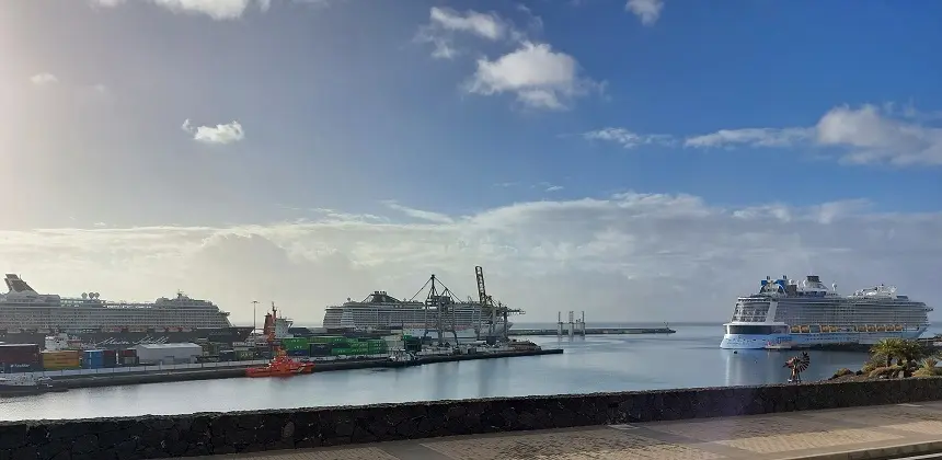 Cruceros turísticos atracados en Arrecife en este mes de octubre 