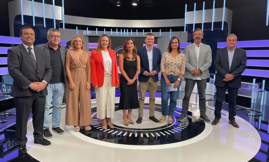 Imagen de los participantes en el programa de televisión.