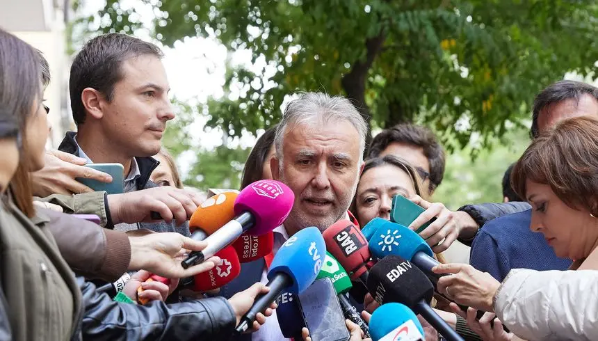 Ángel Víctor Torres a la salida de Ferraz
