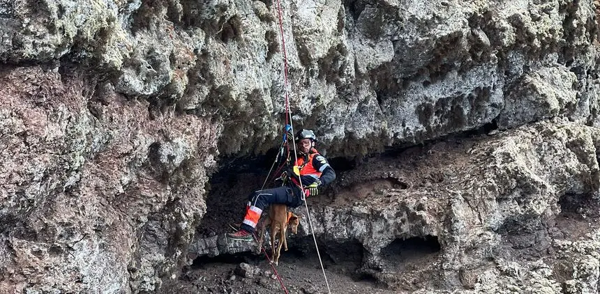 Imagen del peligroso ascenso del podenco