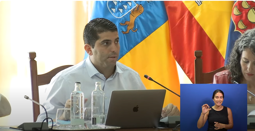 Benjamin Perdomo en el pleno del Cabildo de Lanzarote.