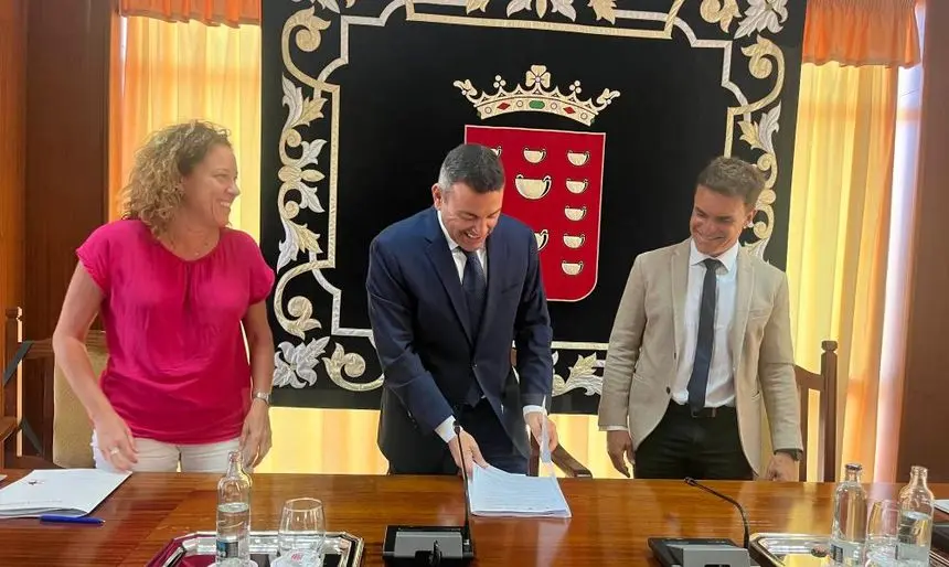 El presidente del Cabildo con el gerente de la Sociedad de Promoción Exterior de Lanzarote