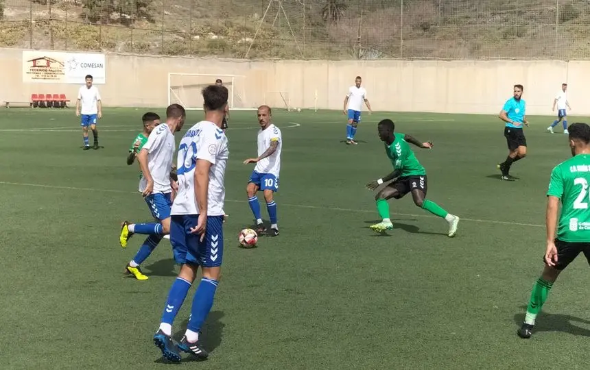 Imagen de una de las jugadas del encuentro del equipo sureño
