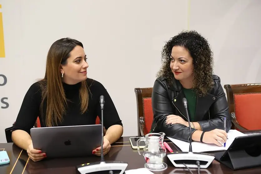 Cristina Calero y Jana González, parlamentarias de CC:
