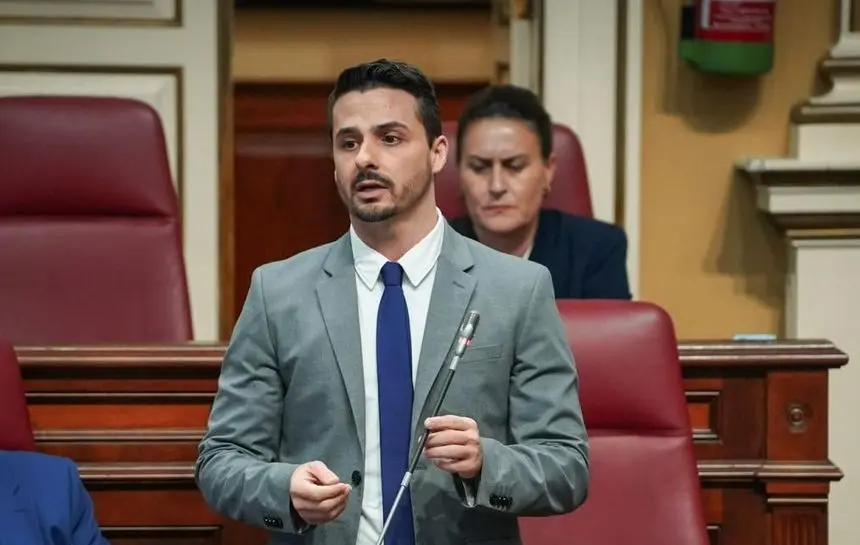 David Toledo en el Parlamento de Canarias.