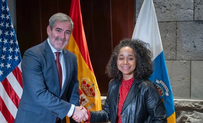 El presidente de Canarias, Fernando Clavijo, y la embajadora de Estados Unidos en España, Julissa Reynoso, en Tenerife.