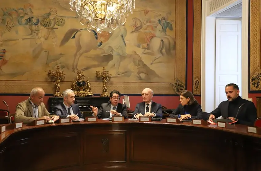 Reunión del presidente de AENA con varios senadores socialistas canarios.
