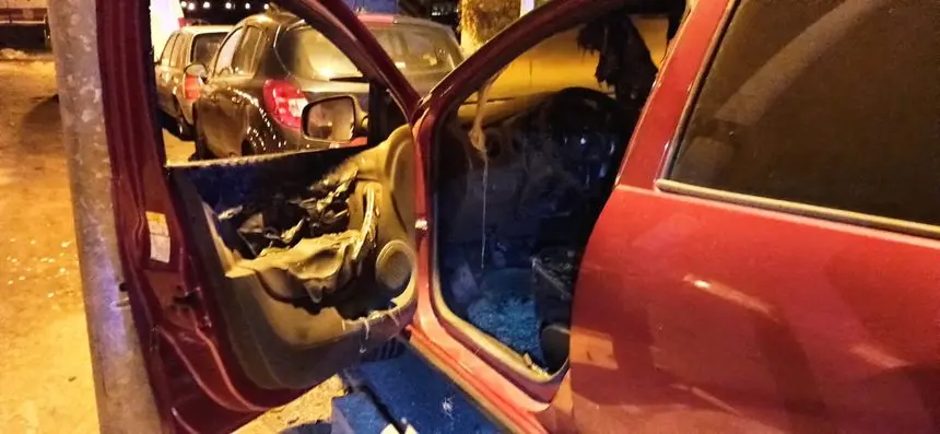 Incendio provocado en el interior de un coche en Arrecife.