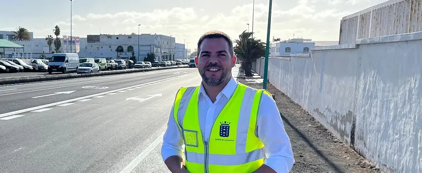 El vicepresidente y consejero de Obras Públicas, Jacobo Medina, en el nuevo carril de aceleración