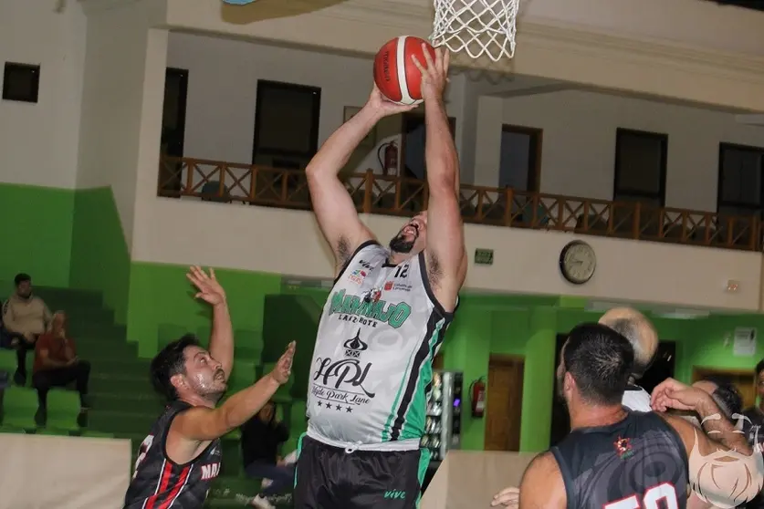 Jugador del Maramajo realizando un lanzamiento.