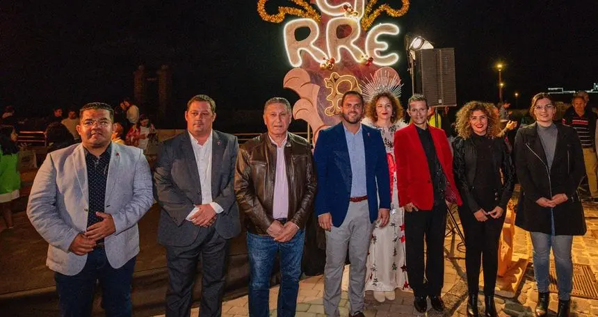 Los concejales del PP posaron solos en el encendido después de que sus compañeros de CC se negaran a hacerlo