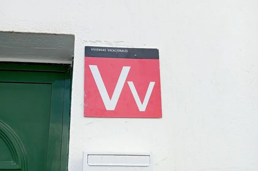 Imagen de uno de los muchos carteles de viviendas vacacionales que hay por Lanzarote