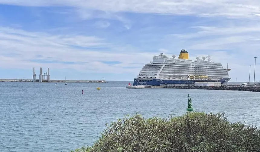Arrecife. Muelle de Cruceros al fondo. El alcalde de Arrecife valora estas buenas estadísticas