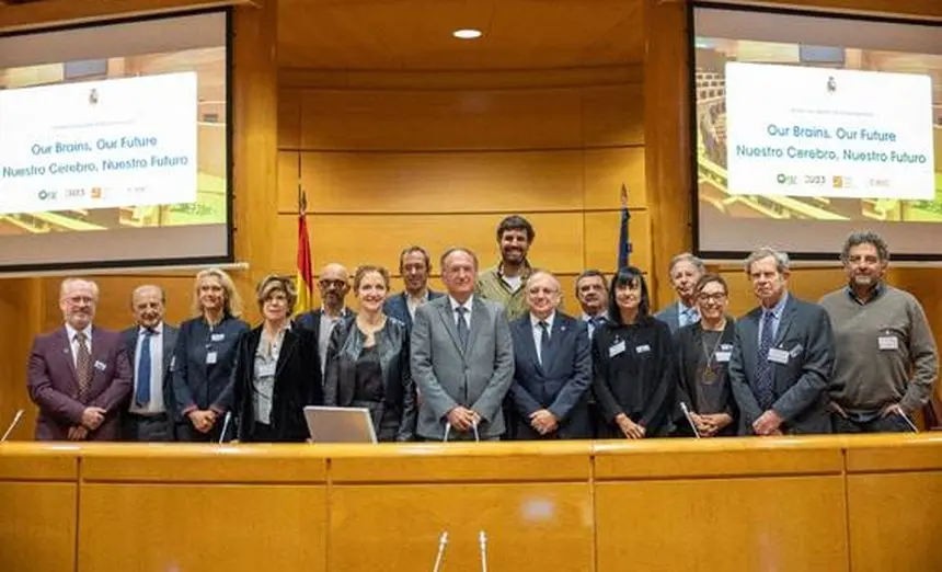 El senador lanzaroteño en el centro de la imagen en la clausura del evento