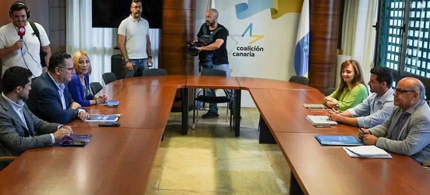 David Toledo y Poli Suárez al frente de los equipos negociadores de CC y PP en Canarias.