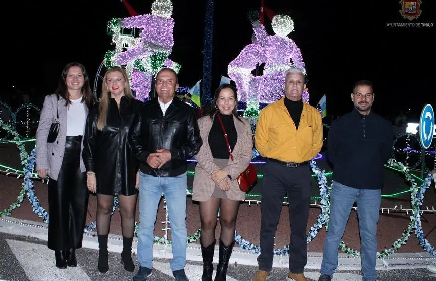El alcalde y su grupo de gobierno estuvieron en la puesta de largo del alumbrado