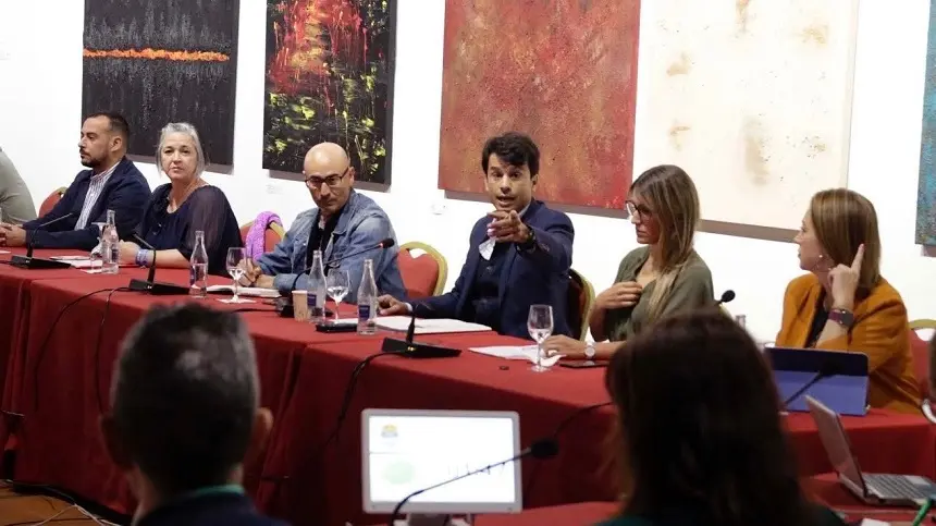 Marcos Bergaz junto al resto de concejales del PSOE de Teguise.