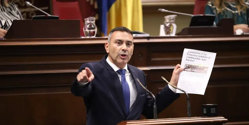 Oswaldo Betancort en el Parlamento de Canarias
