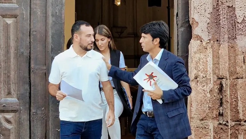 Marcos Bergaz con Reyes y  Galán a la salida del pleno Teguise 