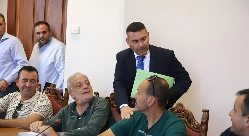 Presentación de ganaderos en el Cabildo.
