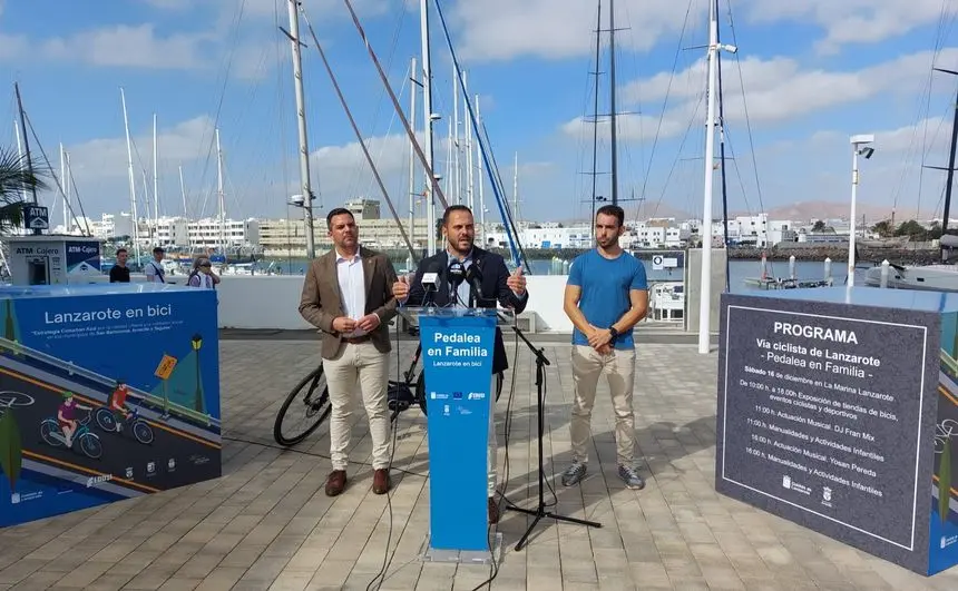 Presentación hoy de “Pedalea en familia” , iniciativa a desarrollar en Arrecife . Intervención del alcalde de Arrecife, junto al vicepresidente del Cabildo y el concejal de Movilidad (2)