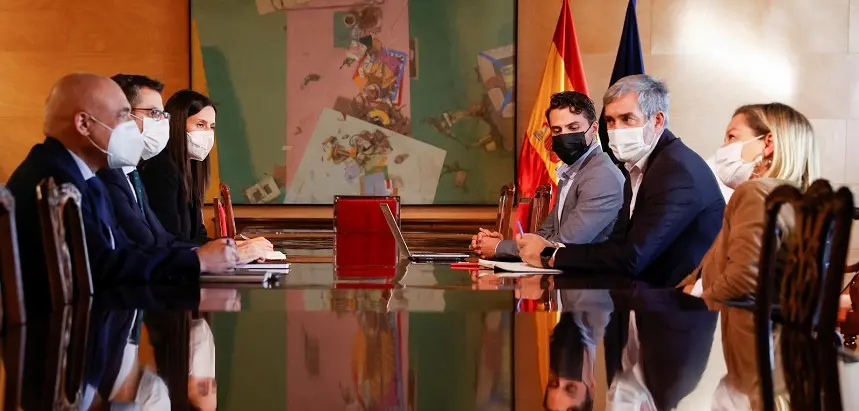 Momento de la firma del acuerdo hidráuilico.