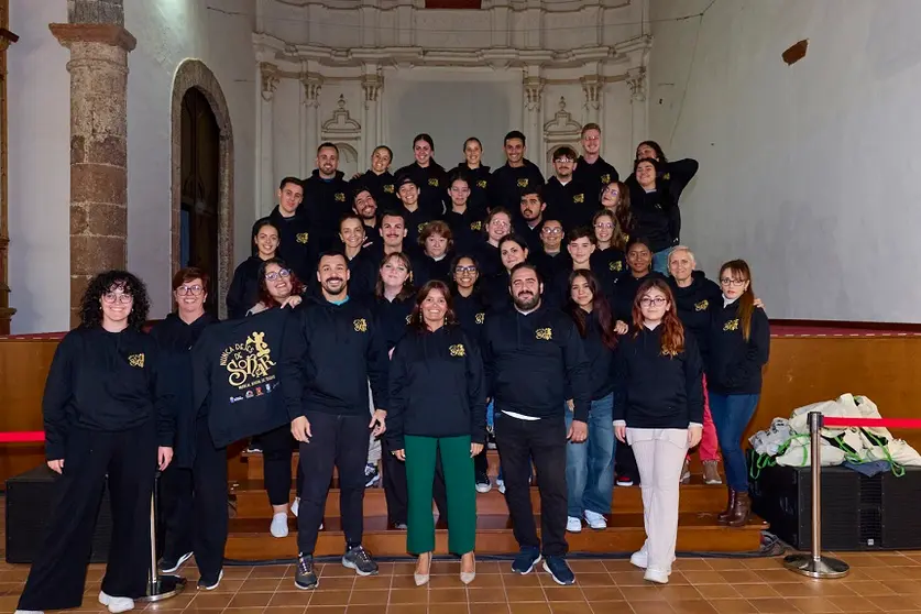 Entrega chaquetas musical NUNCA DEJES DE SOÑAR.