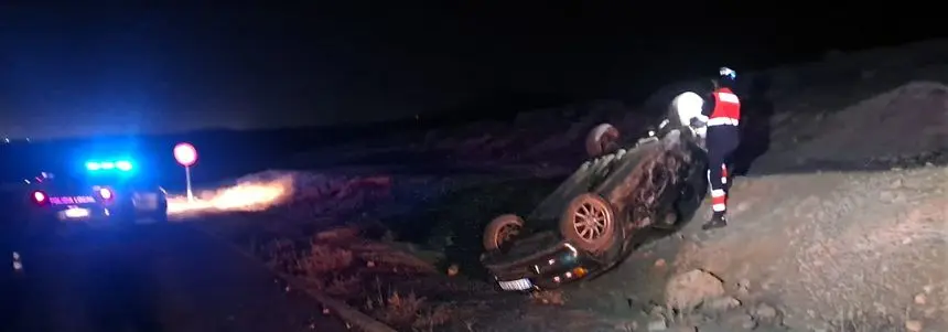 Momento de la llegada de los bomberos al lugar del accidente
