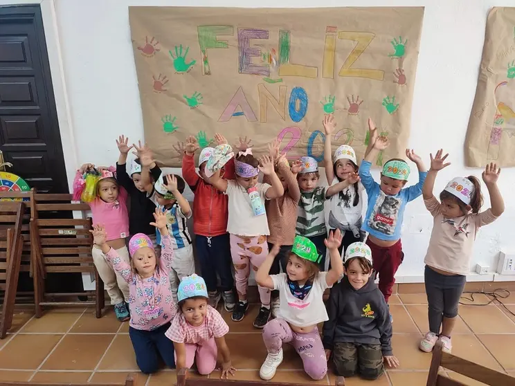 Niños disfrutando de los talleres del Ayuntamiento de Tías.