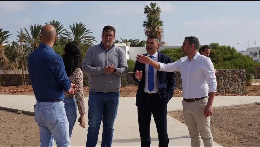 Oswaldo Betancort y Jacobo Medina junto a Isidro Pérez y Raúl de León