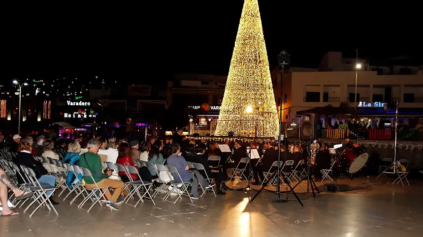 Actuación con motivo de las festividades navideñas realizada en Puerto del Carmen.