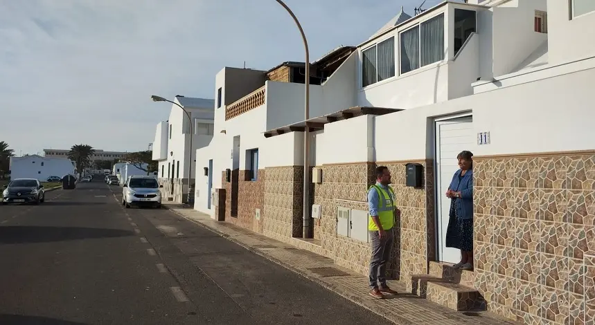 El alcalde de Arrecife, Yonathan de León, ayer en el barrio de Tinasoria