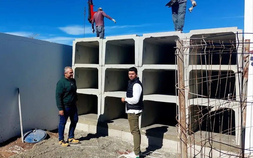 Jacobo Lemes y Maciot Cabrera visitando la obra