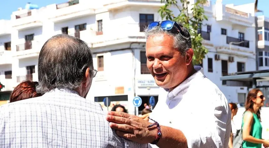 Alfredo Mendoza durante la campaña electoral.