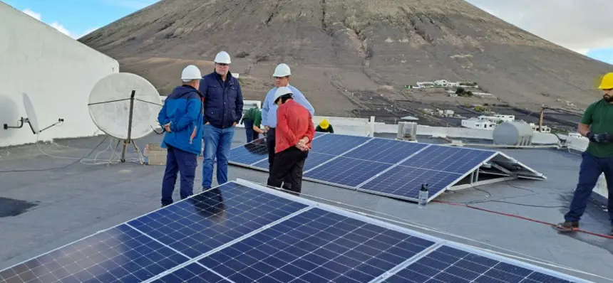 Instalacíon placas Montaña Blanca.