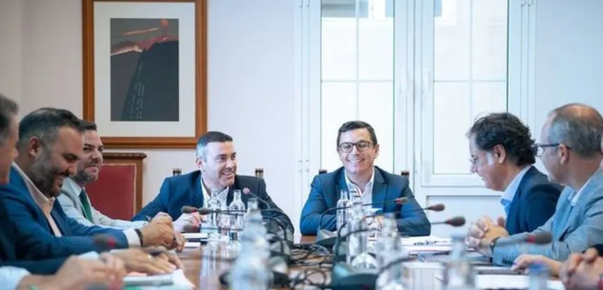 Pablo Rodríguez con Oswaldo Betancort en una visita que realizó al Cabildo de Lanzarote