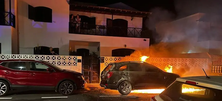 Imagen de lo cerca que estaba el vehículo de las viviendas de los vecinos