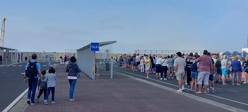 Zona en el muelle de Cruceros de Arrecife destinada como punto para los taxistas de la capital de Lanzarote