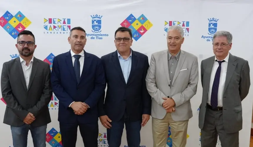 Imagen de los representantes del Gobierno de Canarias, del Cabildo y del Ayuntamiento de Tías este miércoles por la tarde.