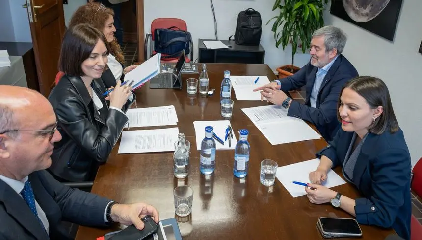 El presidente pide que Canarias se posicione como un territorio estratégico en el desarrollo del PERTE aeroespacial.