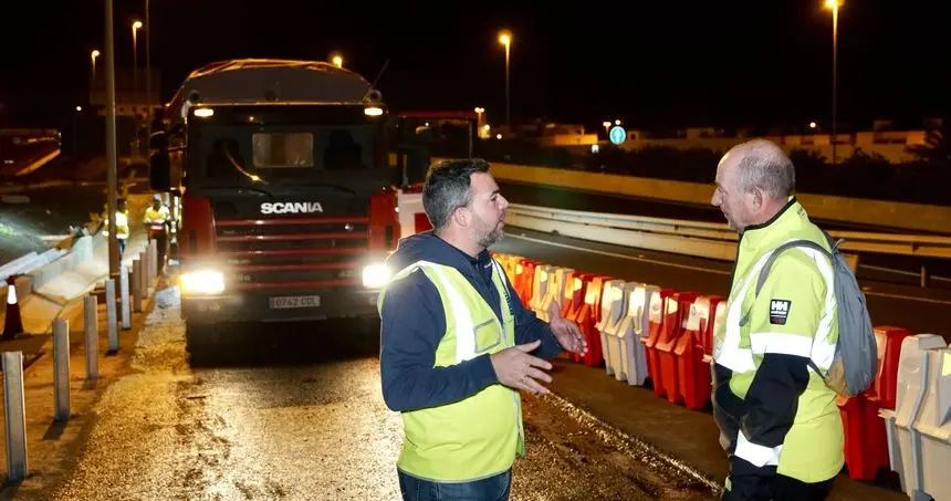 El vicepresidente, Jacobo Medina, en la obra del carril de acceso