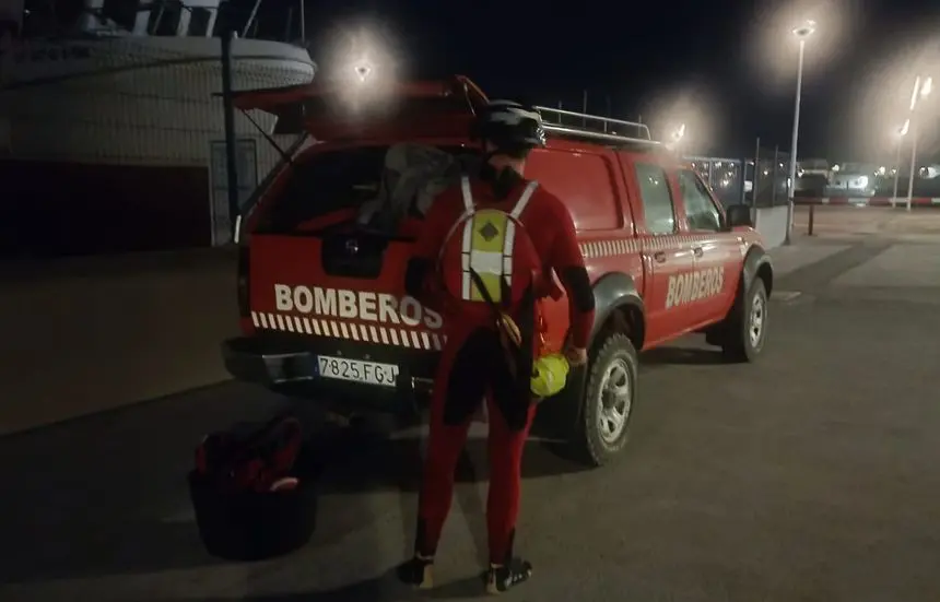 Rescate a un parapentista herido llevado a cabo por los bomberos del Consorcio de Seguridad y Emergencias de Lanzarote.