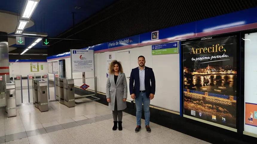 Yonathan de León y Eli Merino en la estación de IFEMA.