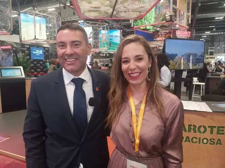 El presidente del Cabildo de Lanzarote, Oswaldo Betancort, con la consejera de Turismo del Gobierno de Canarias, Jessica de León.