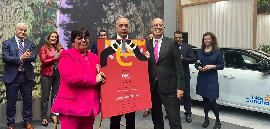 Momento de la entrega del Premio FIJET 2024 a CICAR.