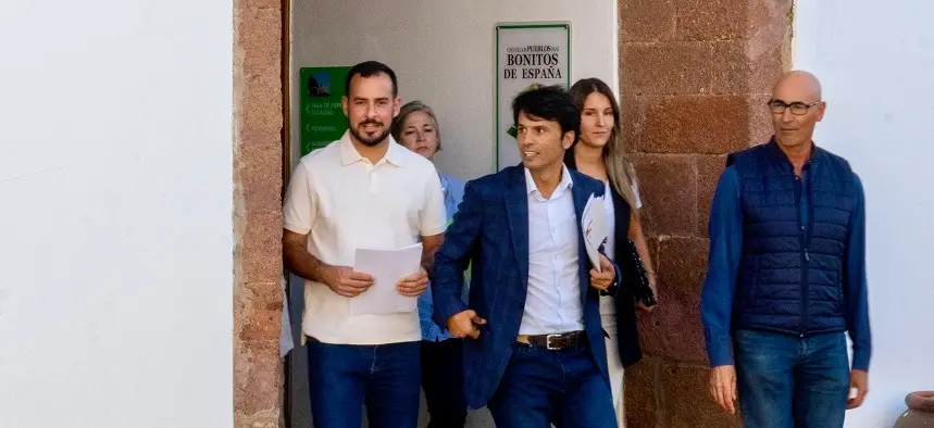 Marcos Bergaz junto a concejales PSOE en Teguise