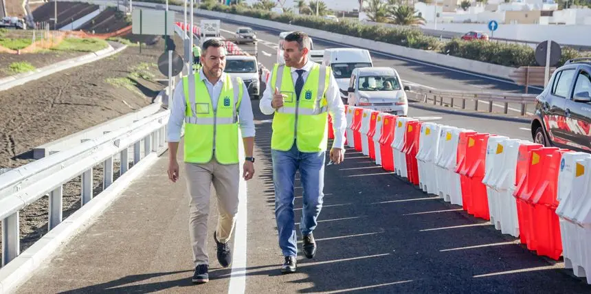 El presidente y el vicepresidente del Cabildo este viernes visitando la obra