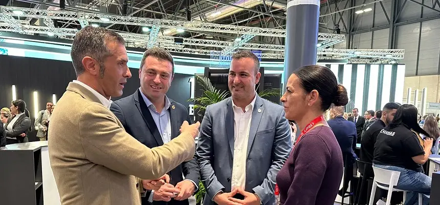 El alcalde de Yaiza y el concejal de Deportes en una de las numerosas reuniones que mantuvieron en Madrid.