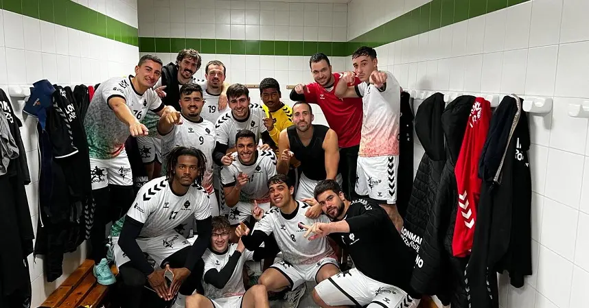 Jugadores del San José Obrero celebrando la victoria.