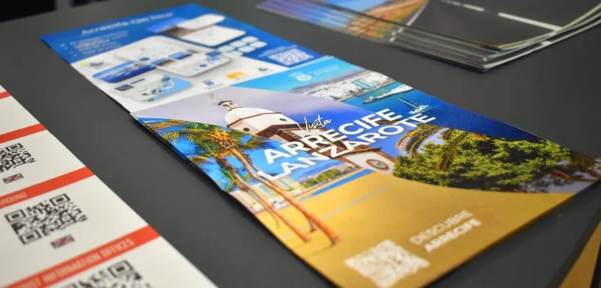 Presentación de la guía turística de Arrecife.  Con código QR. Material promocional en FITUR